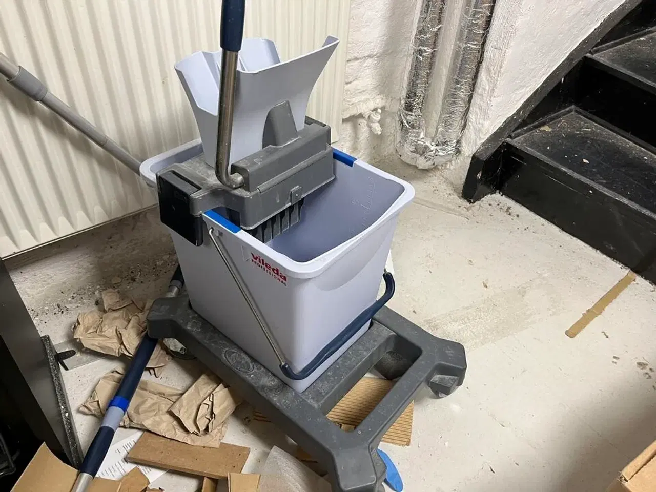 Billede 4 - Blandet Lot Maling, Rengøringsartikler