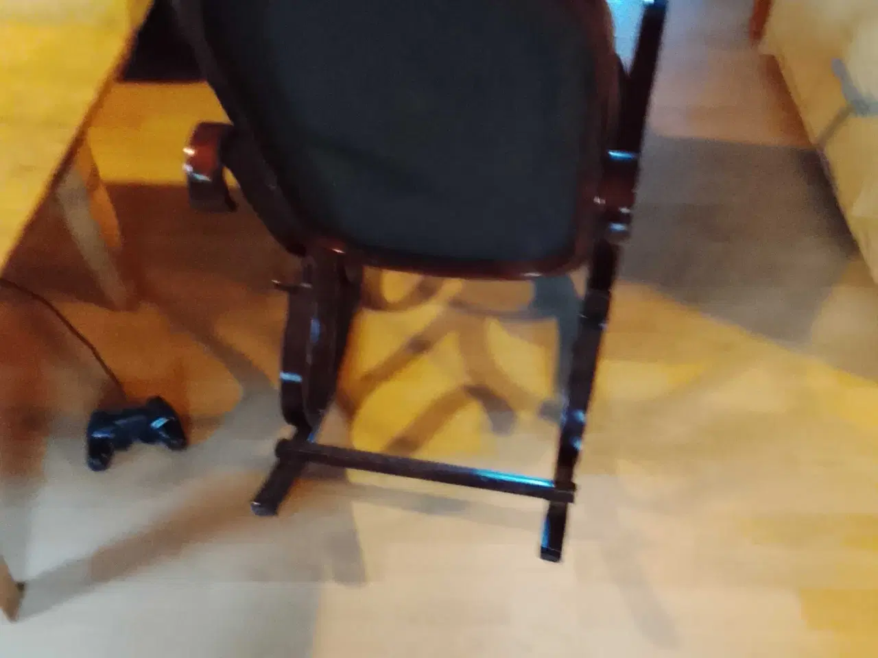 Billede 3 - Fłot og velholdt gyngestol sælges