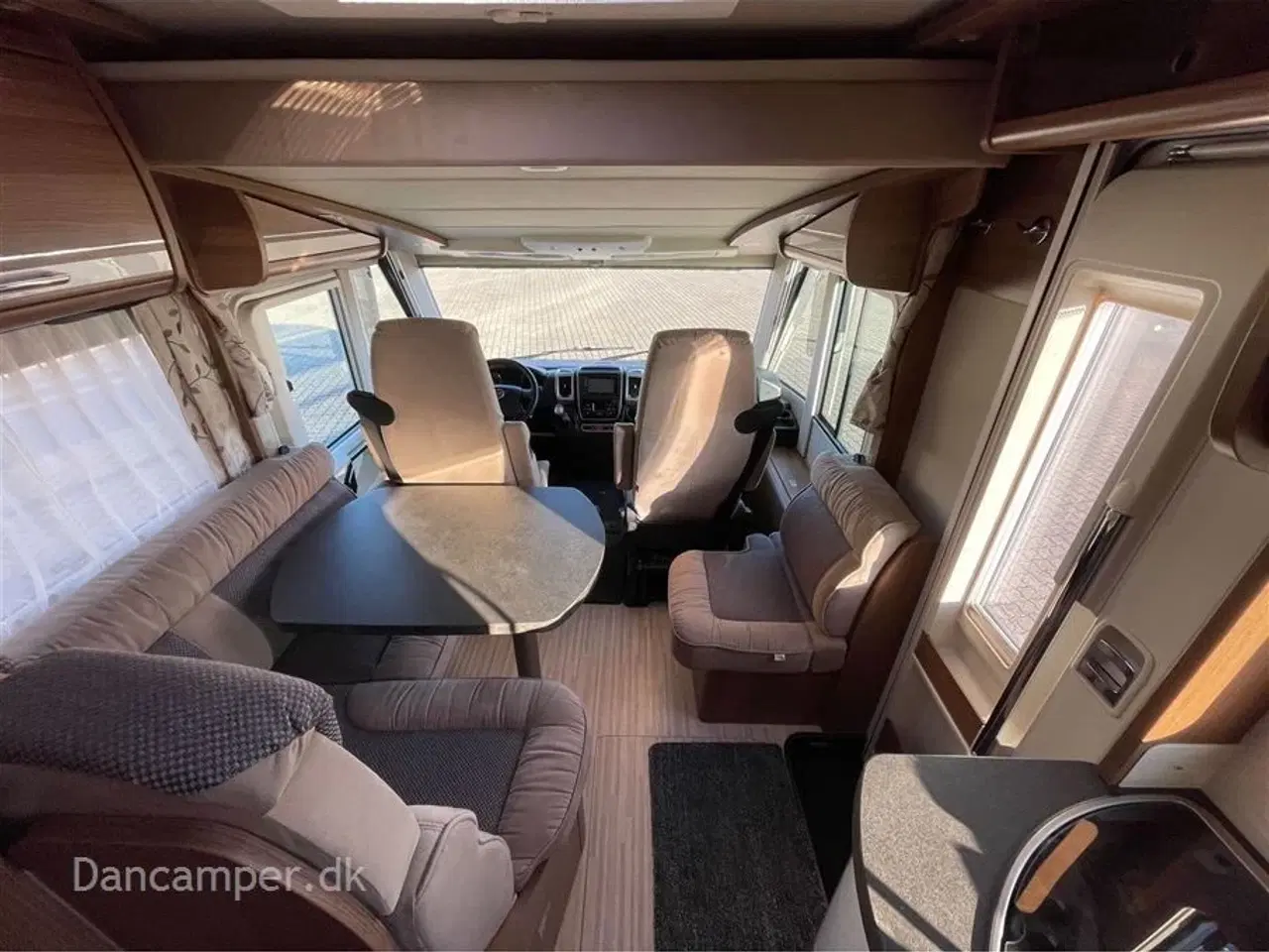 Billede 6 - 2018 - Carthago tourer I 143 LE Helintegreret luksuscamper, Enkeltsenge og sænkeseng, 150Hk Aut. Sælges for kunde.