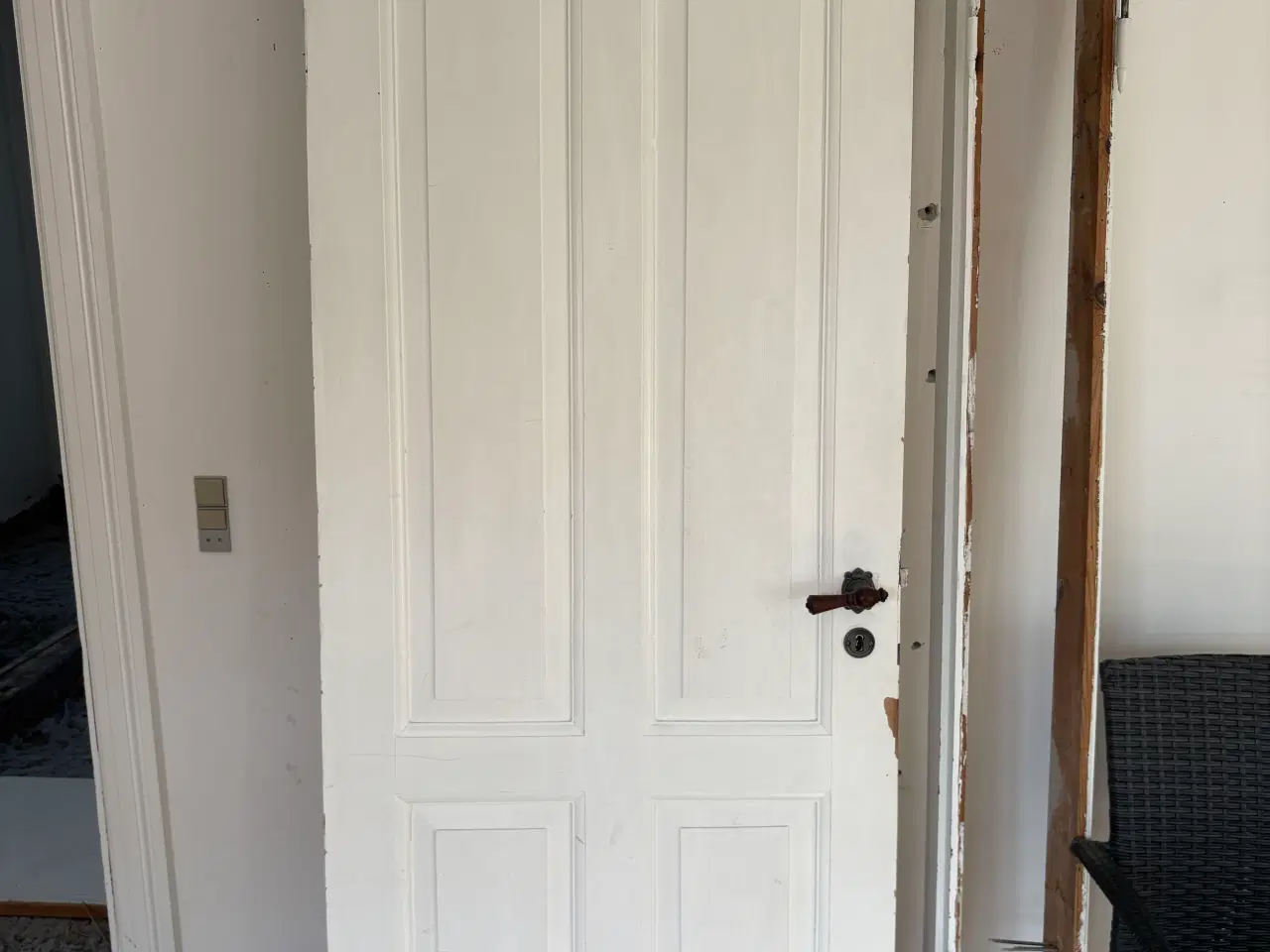 Billede 1 - Klassisk massiv indvendig med trægreb