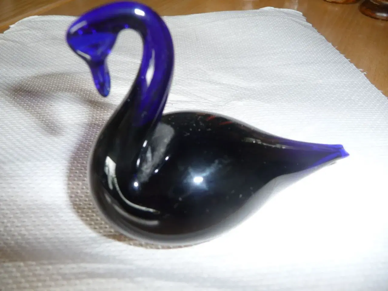 Billede 2 - en blå glas svane.