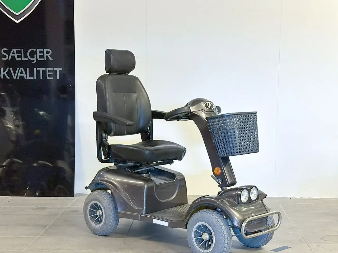 Billede 1 - LM-350 grå