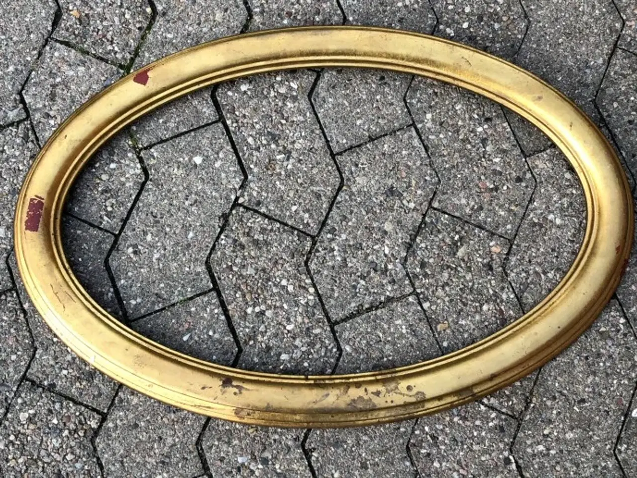 Billede 1 - Oval ramme i træ – guldbemalet 
