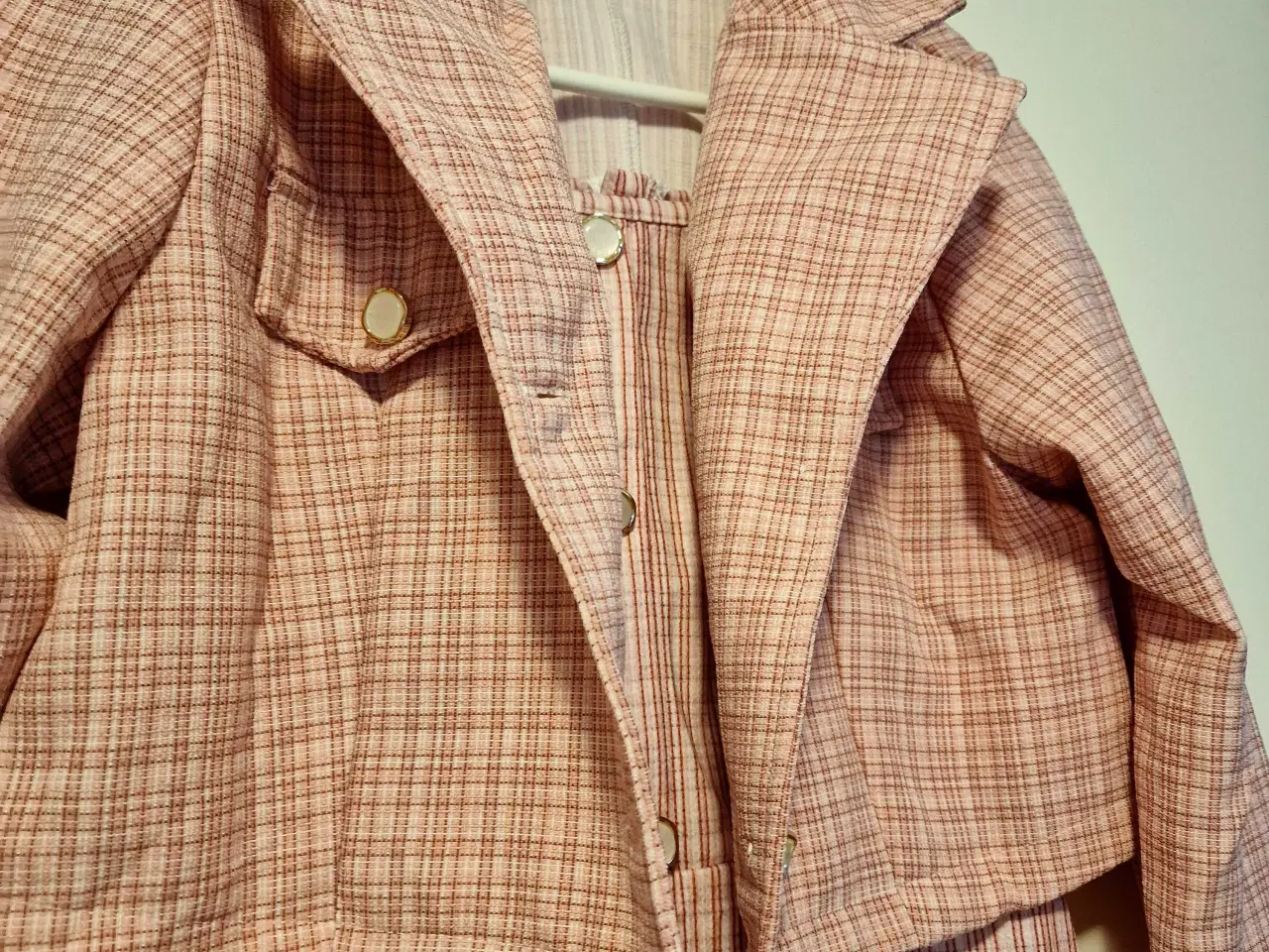 Billede 2 - Kjoler, nederdel og bluser sælges