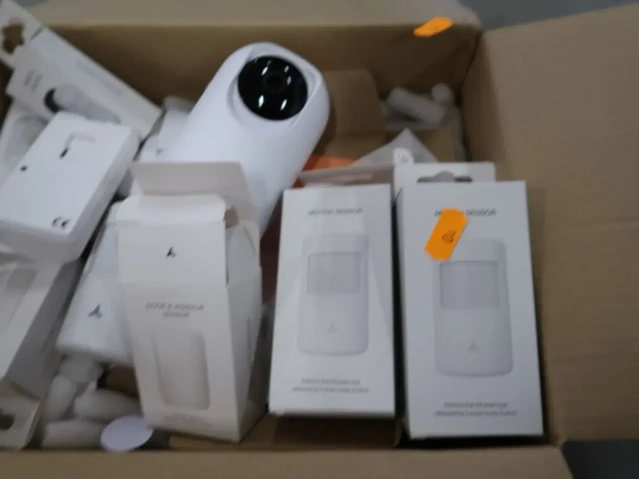 Billede 4 - Kasse med div. Sensorer, overvågningskamera m.m.