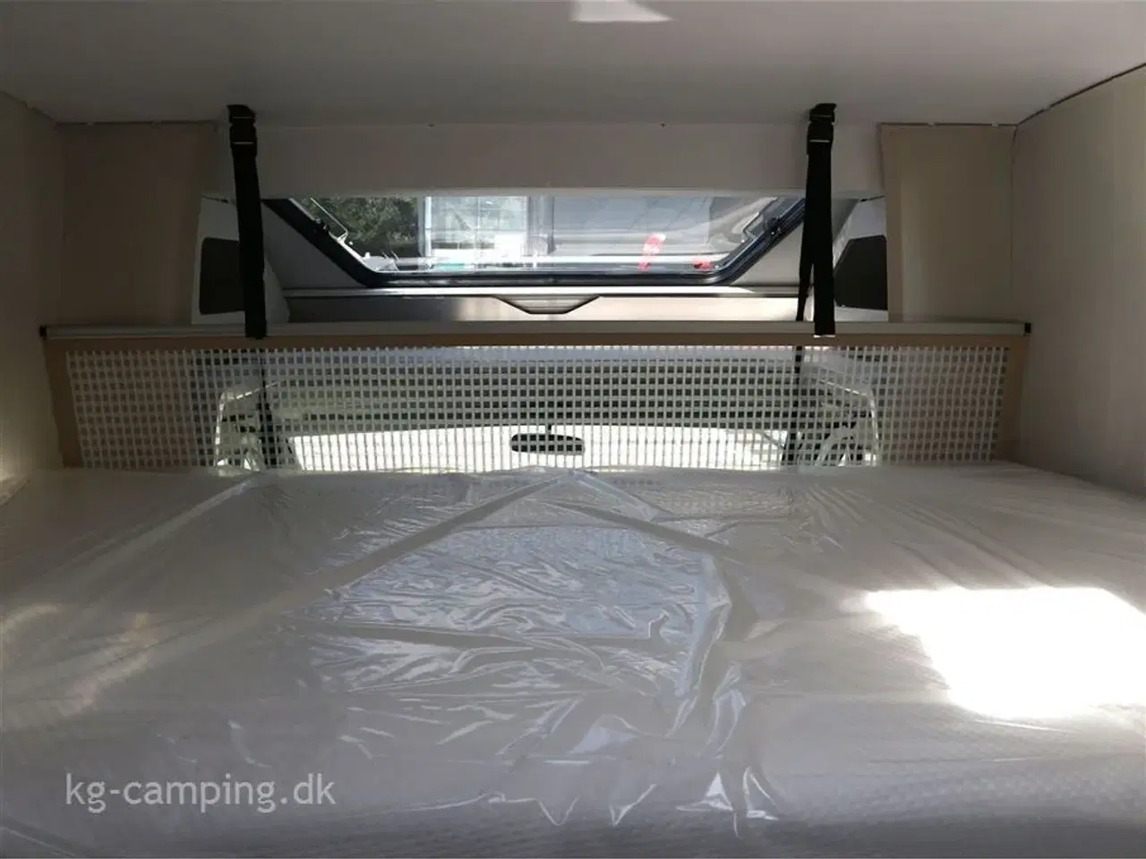 Billede 24 - 2024 - Adria Matrix Axess M670 SL   Nu nedsat med kr.72.709 | Enkeltsenge og sænkeseng i forenden.