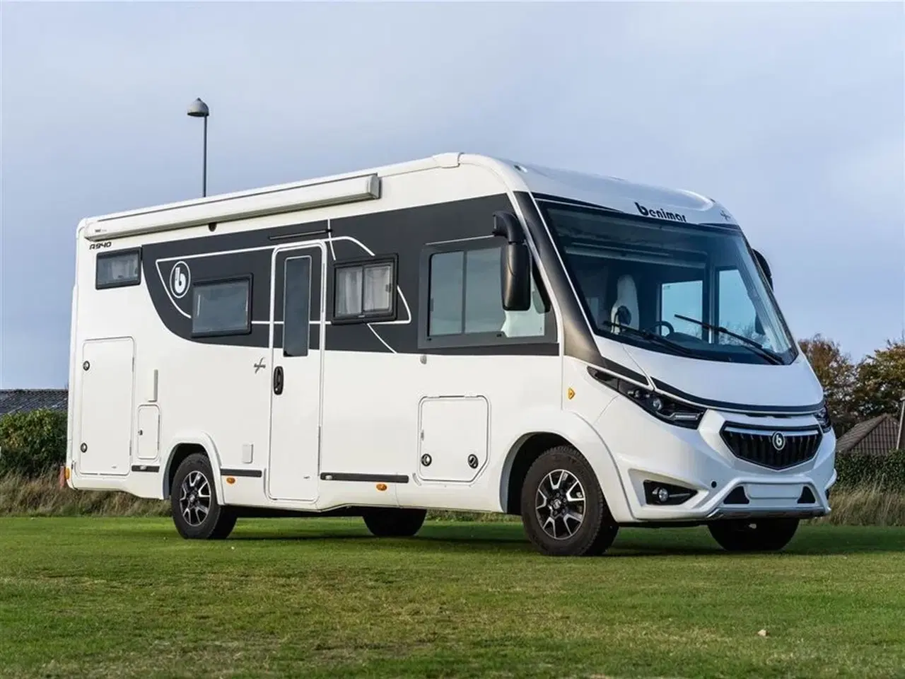 Billede 1 - 2021 - Benimar Amphitryon 940   Super fin Helintegreret Camper