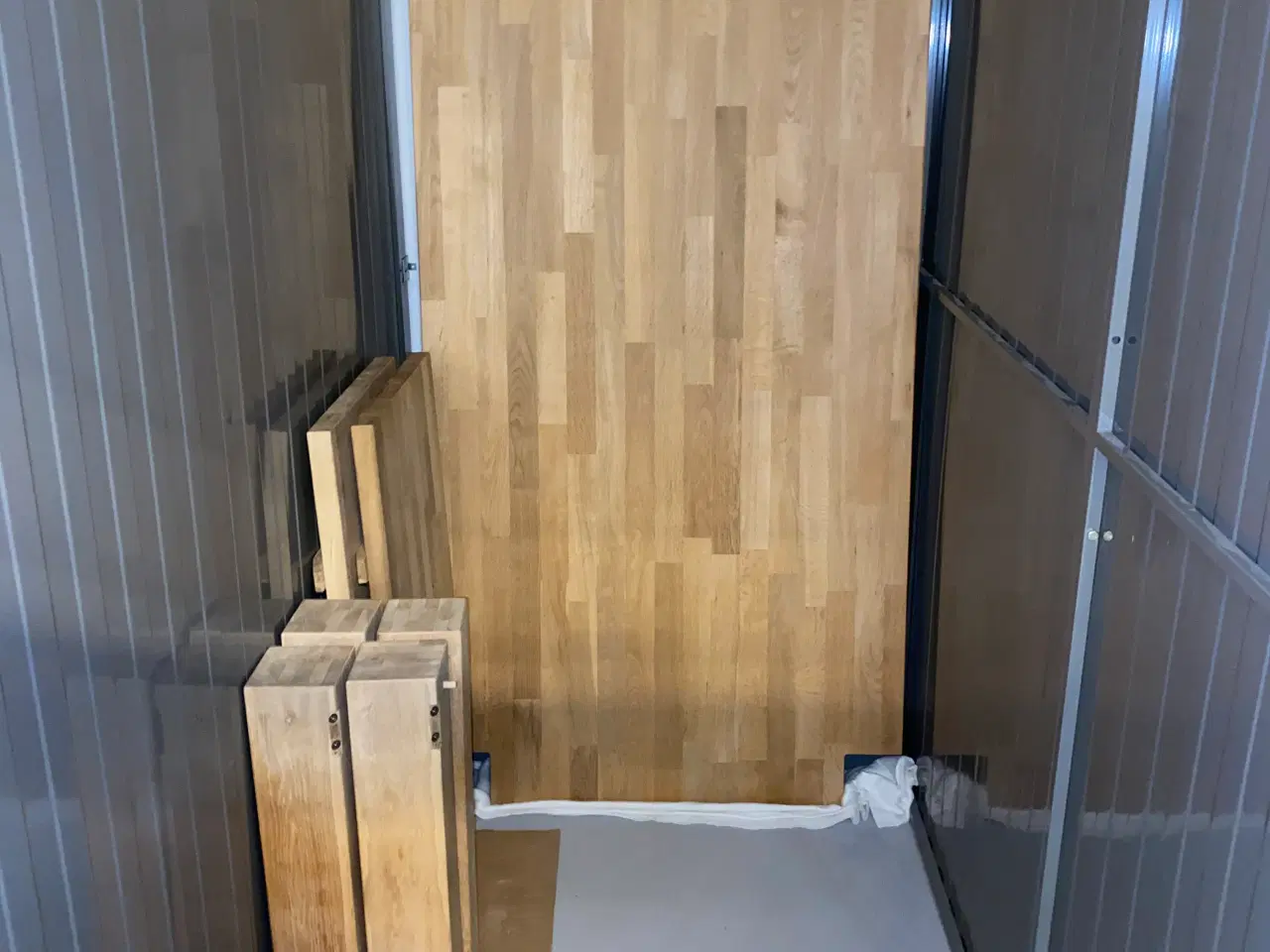 Billede 4 - Spisebord og skænk i massiv egetræ