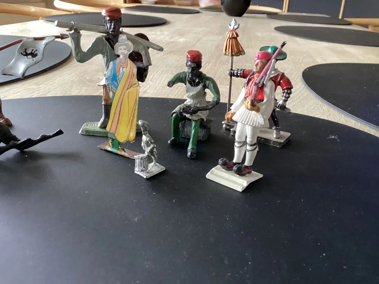 Billede 3 - Samtlige figurer 