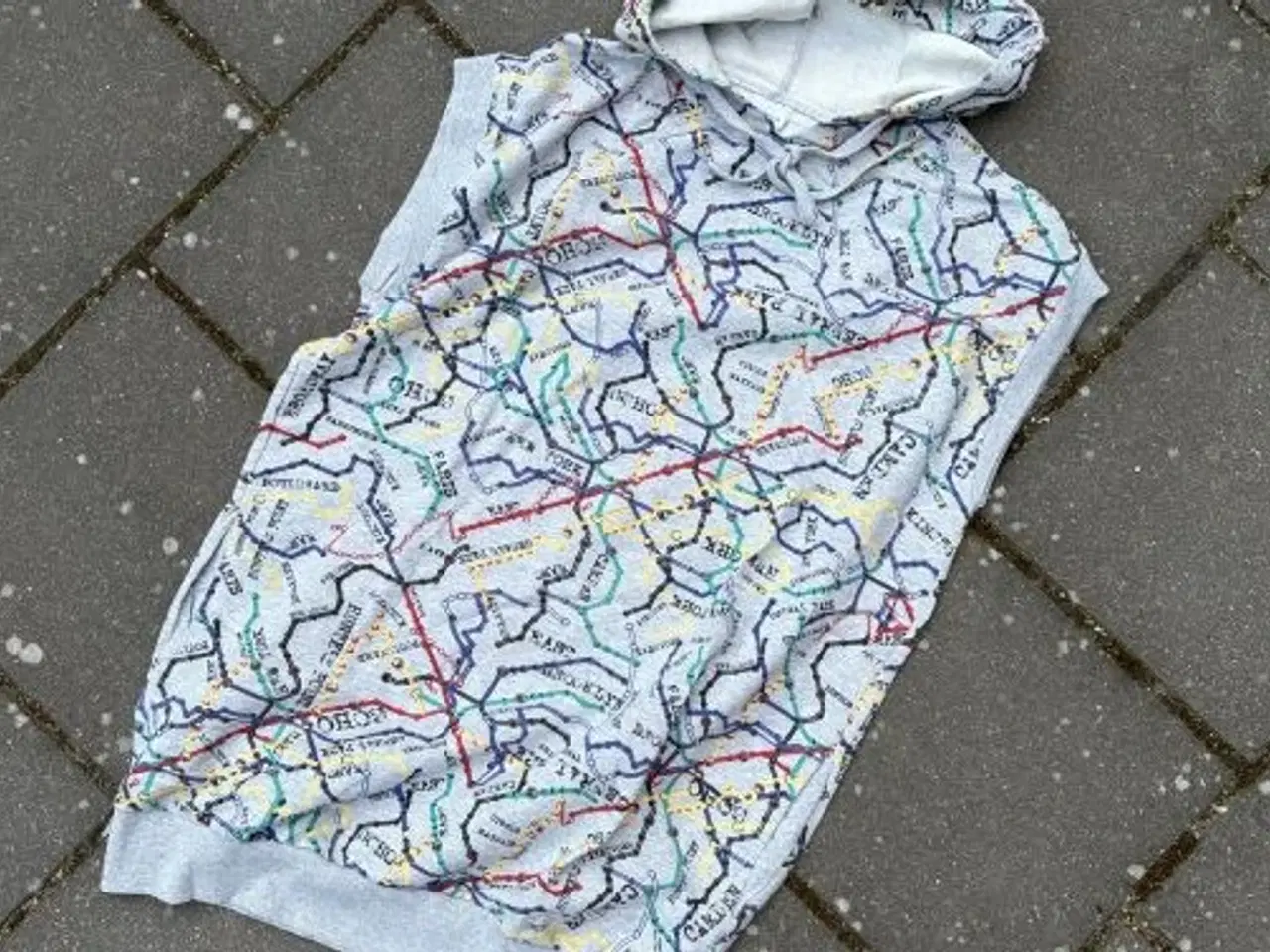 Billede 1 - Unisex hoodie uden ærmer. Gina Tricot