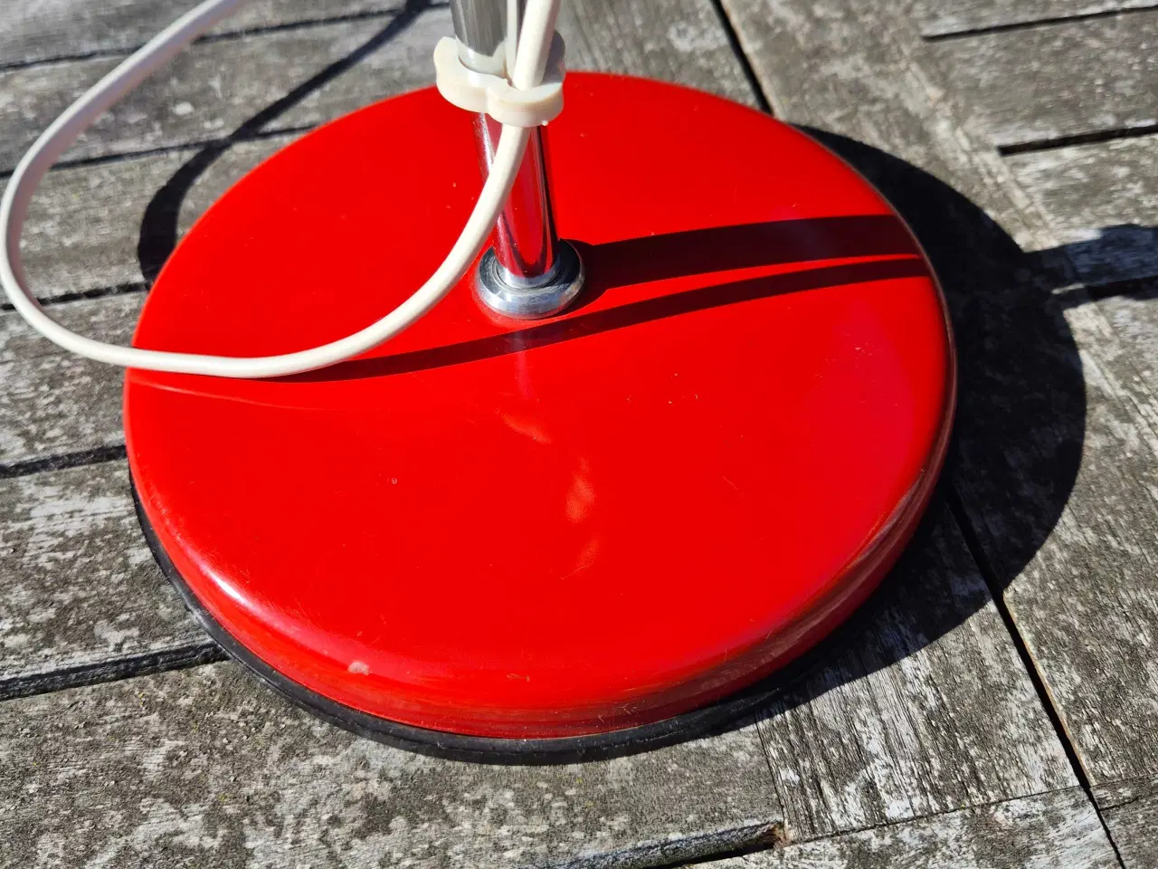 Billede 8 - Rød bordlampe i god stand