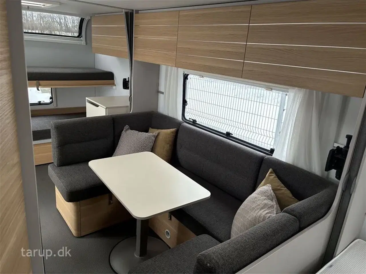 Billede 9 - 2021 - Adria Adora 613 PK Truma SX mover, Combifyr, Køjer og dobbeltseng, rund-siddegruppe og el-gulv-varme, 142 l. stort køleskab m/ frys, bluetooth højttalere, USB