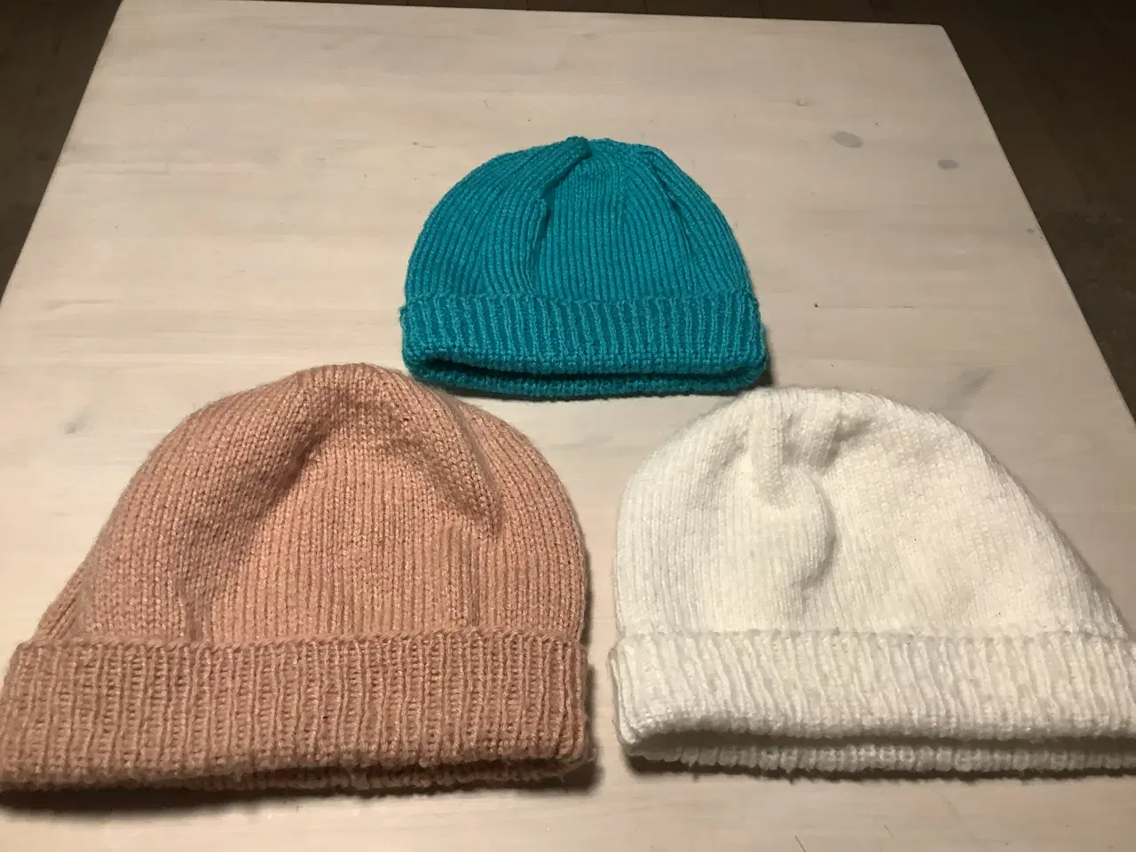 Billede 3 - Strikket huer i flere farver