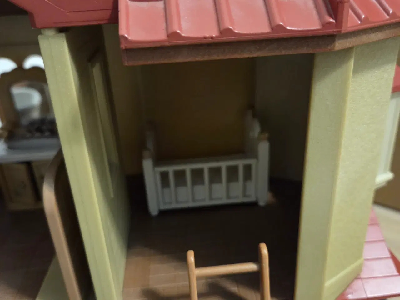 Billede 4 - Sylvanian hus med mange møbler