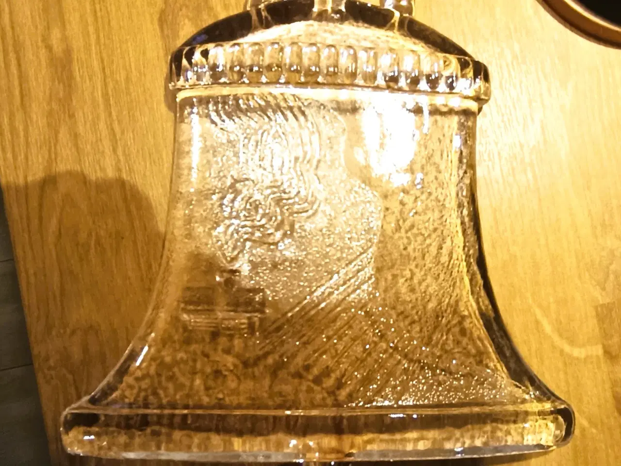 Billede 3 - Stor juleklokke af glas fra Kosta Boda. Designet a