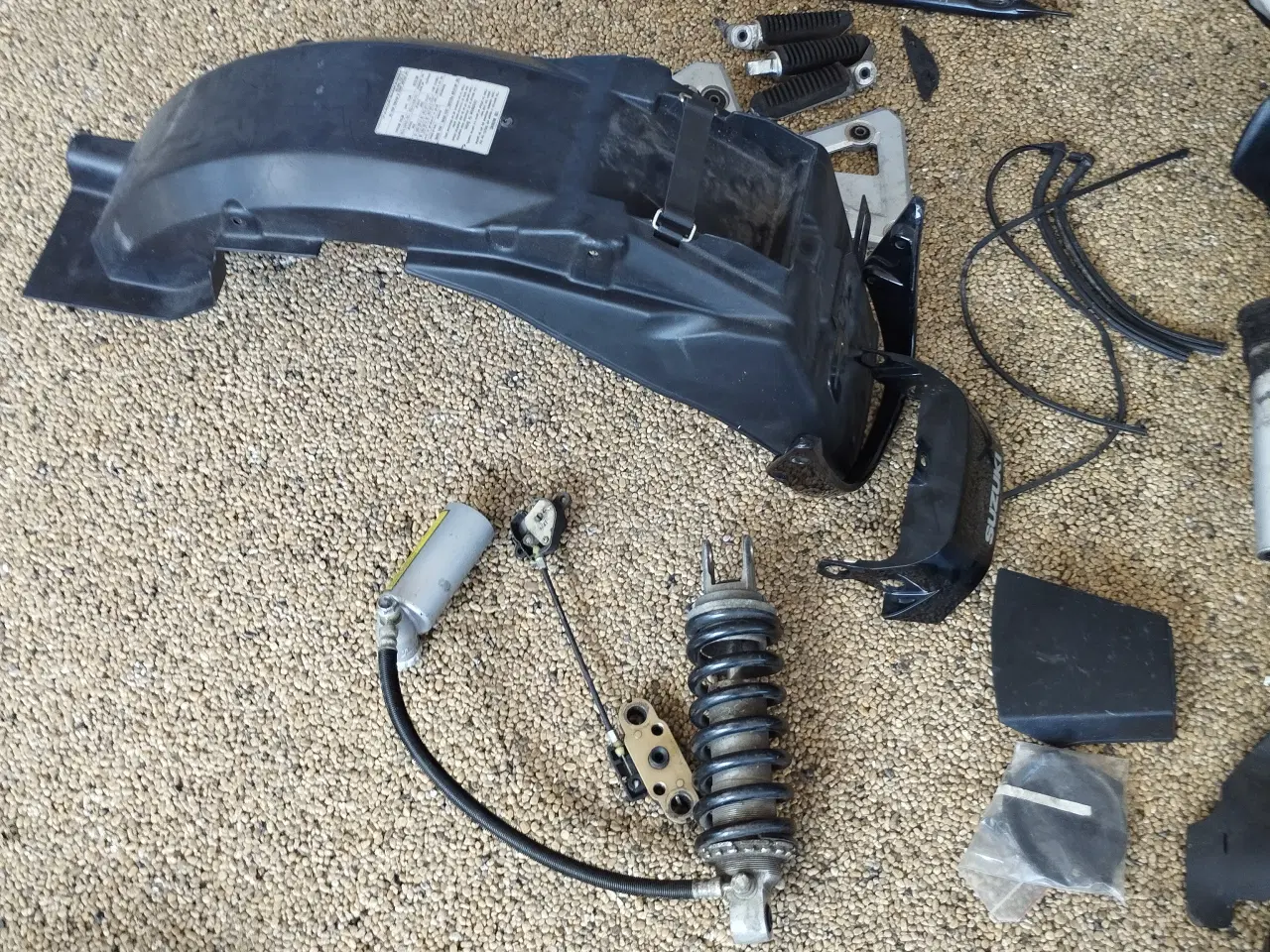 Billede 5 - Reservedele  til  Suzuki GSX 600 F 1993 ( se %)