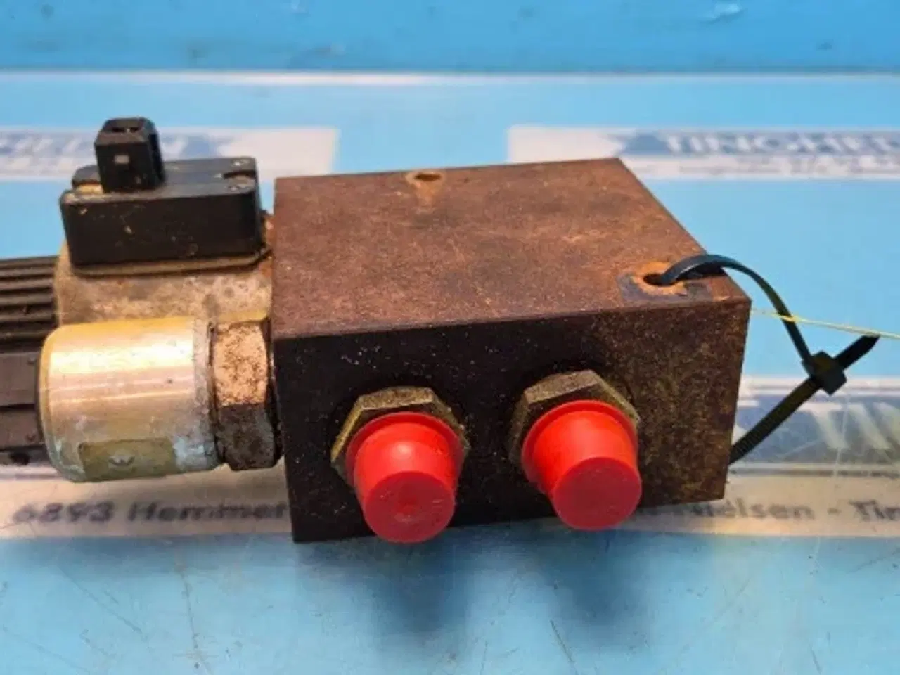 Billede 3 - New Holland TX68 Hydraulikventil 84097019