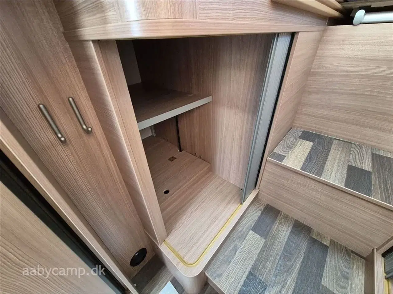 Billede 19 - 2016 - Knaus Sky I 650   Markise. solceller. lithium batteri. luftundervogn på bagaksel. Elektrisk indgangstrin. undervognsbehandlet.