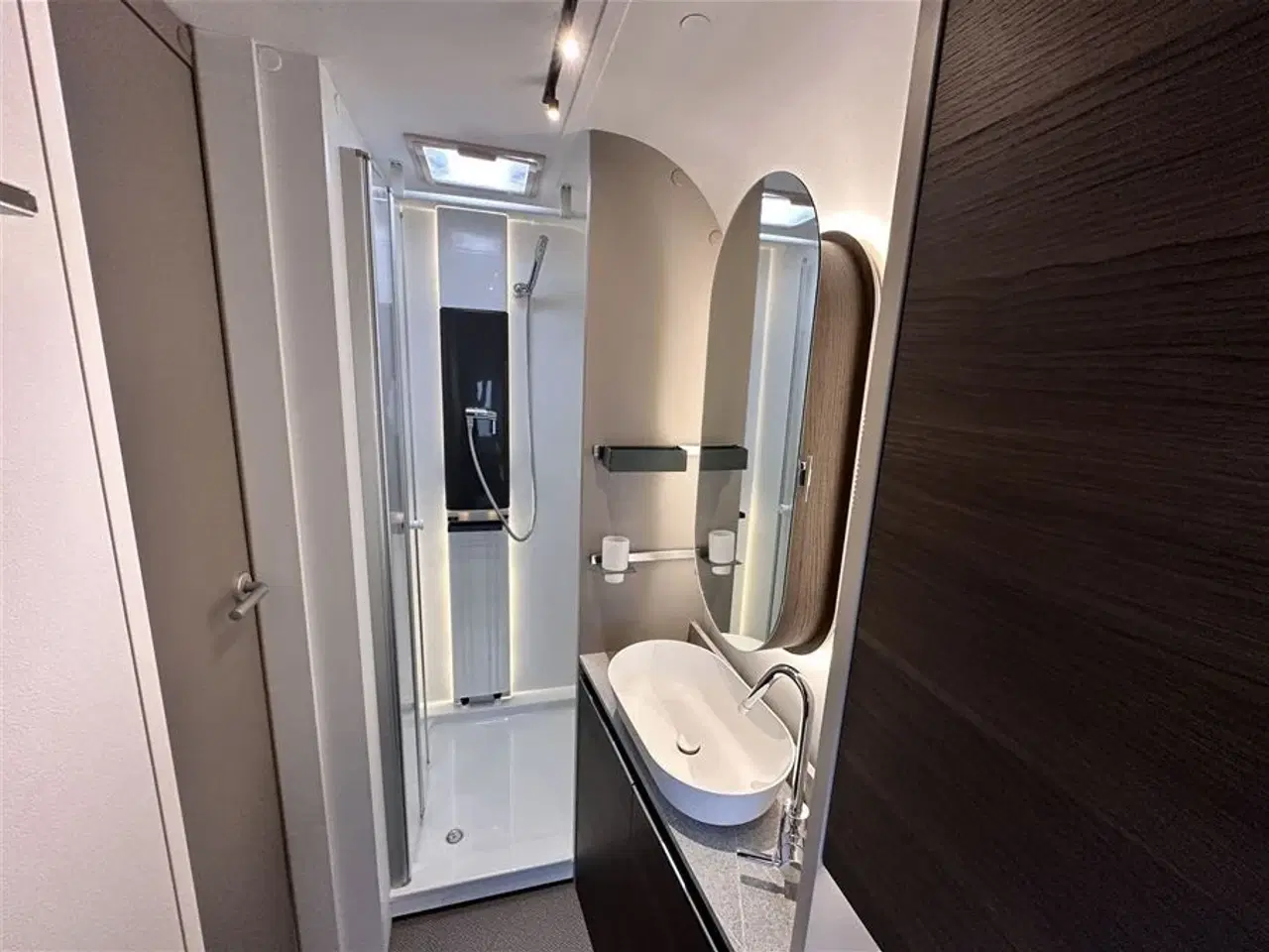 Billede 5 - 2022 - Adria Alpina 613 UT   Luksus vogn med enkelt senge.