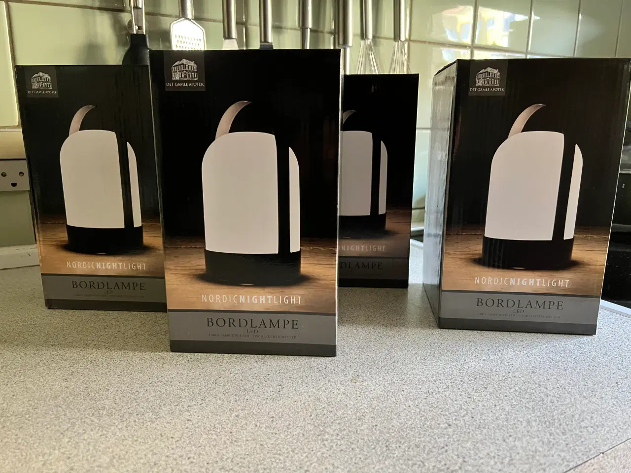 Billede 1 - LED Bordlampe i Sort (H21cm)