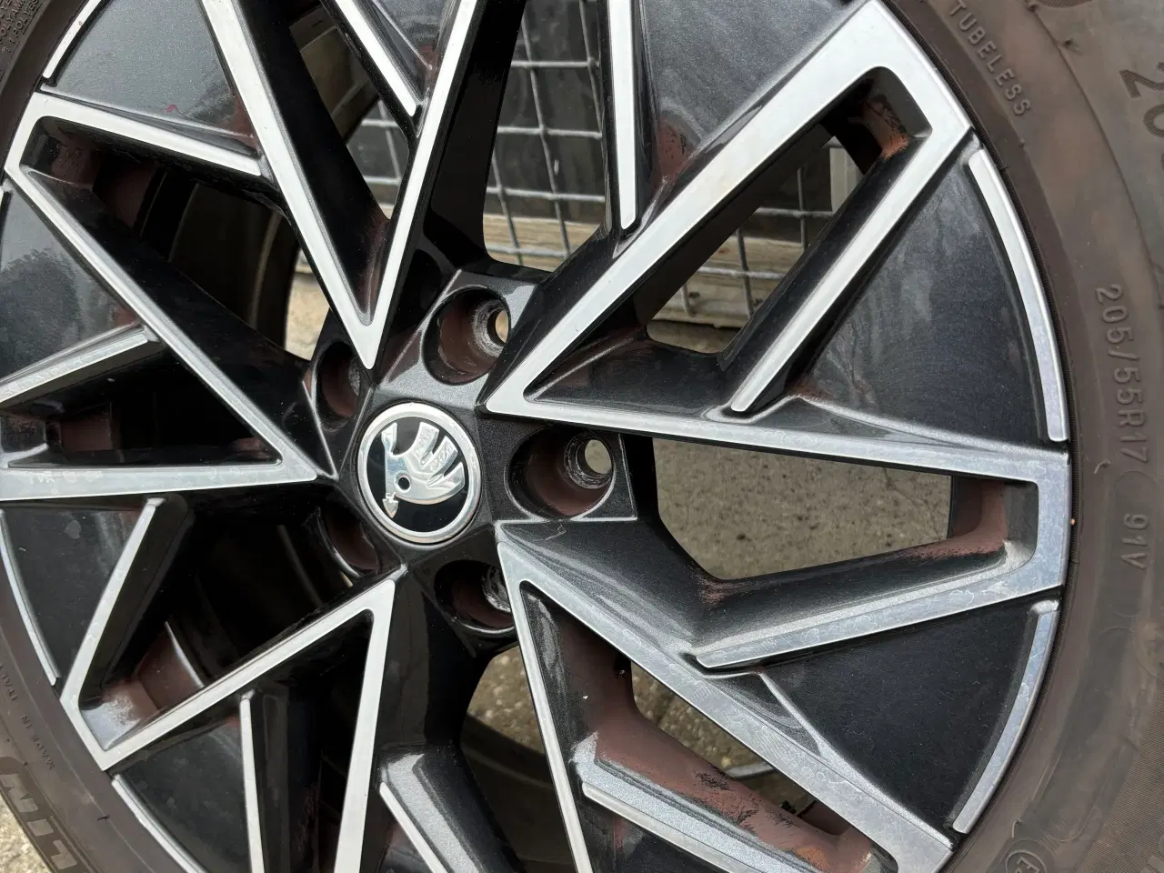 Billede 4 - 5x112 205/55 R17 Skoda alufælge med Michelin dæk