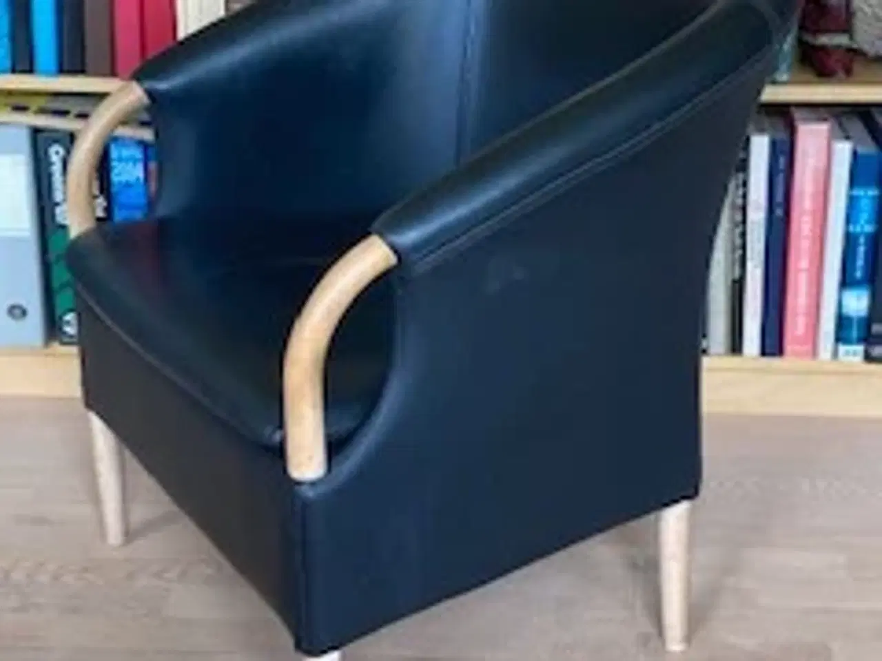 Billede 1 - Opus stol i sort læder