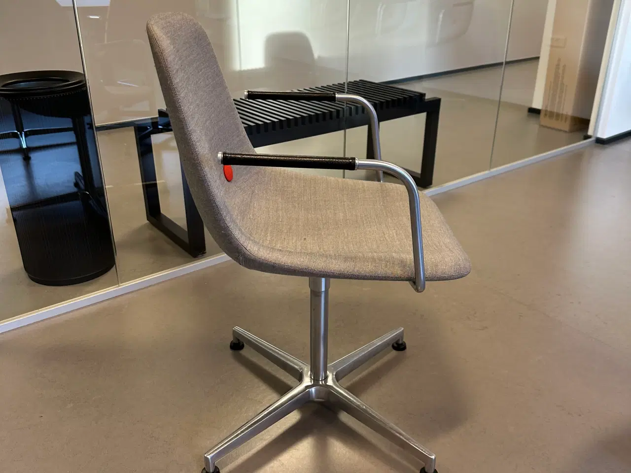 Billede 8 - Erik Jørgensen Eyes Swivel Armchair 10 stk grå