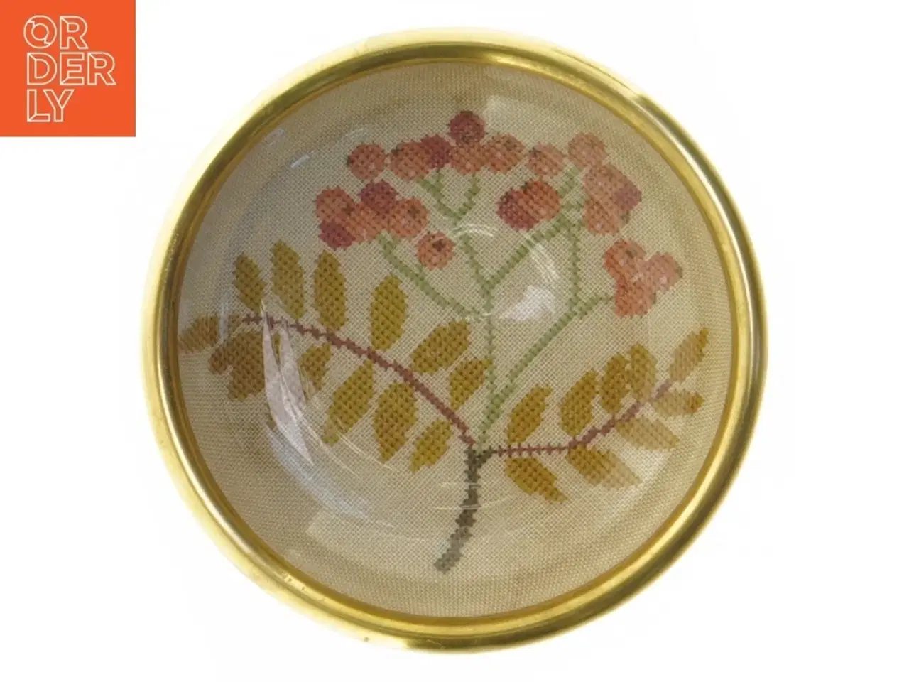 Billede 2 - Håndlavet Broderiskål med rønnebær motiv (str. 12 x 3 cm)