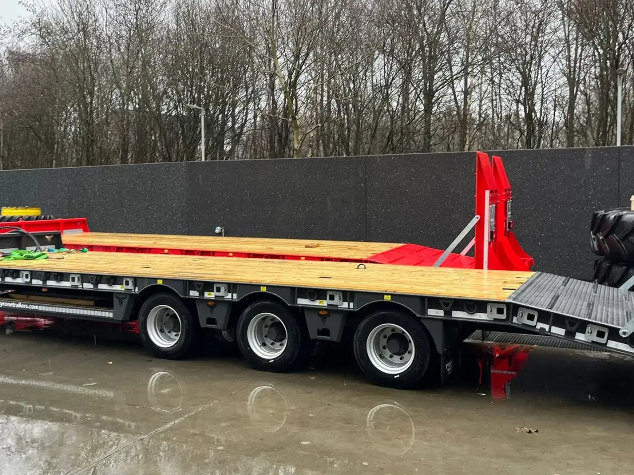 Billede 9 - Tyrone 19TLL Affjedret træk og affjedret aksler. Med hydrauliske ramper og værktøjskasse