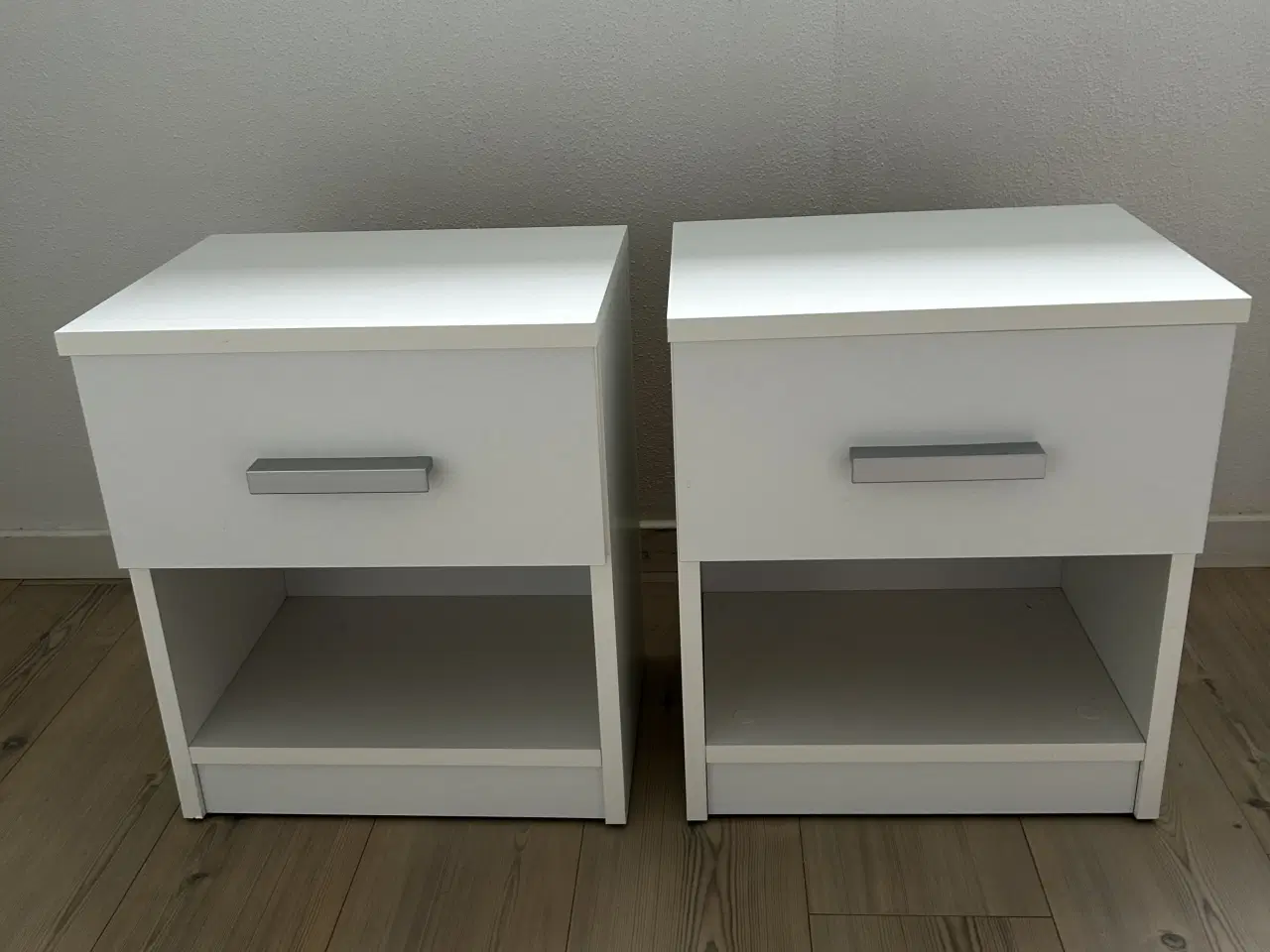 Billede 1 - 2 stk Sengebord hvid