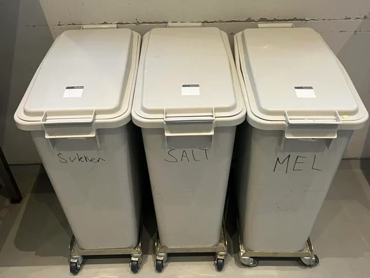 Billede 1 - 3 stk. Spande på hjul