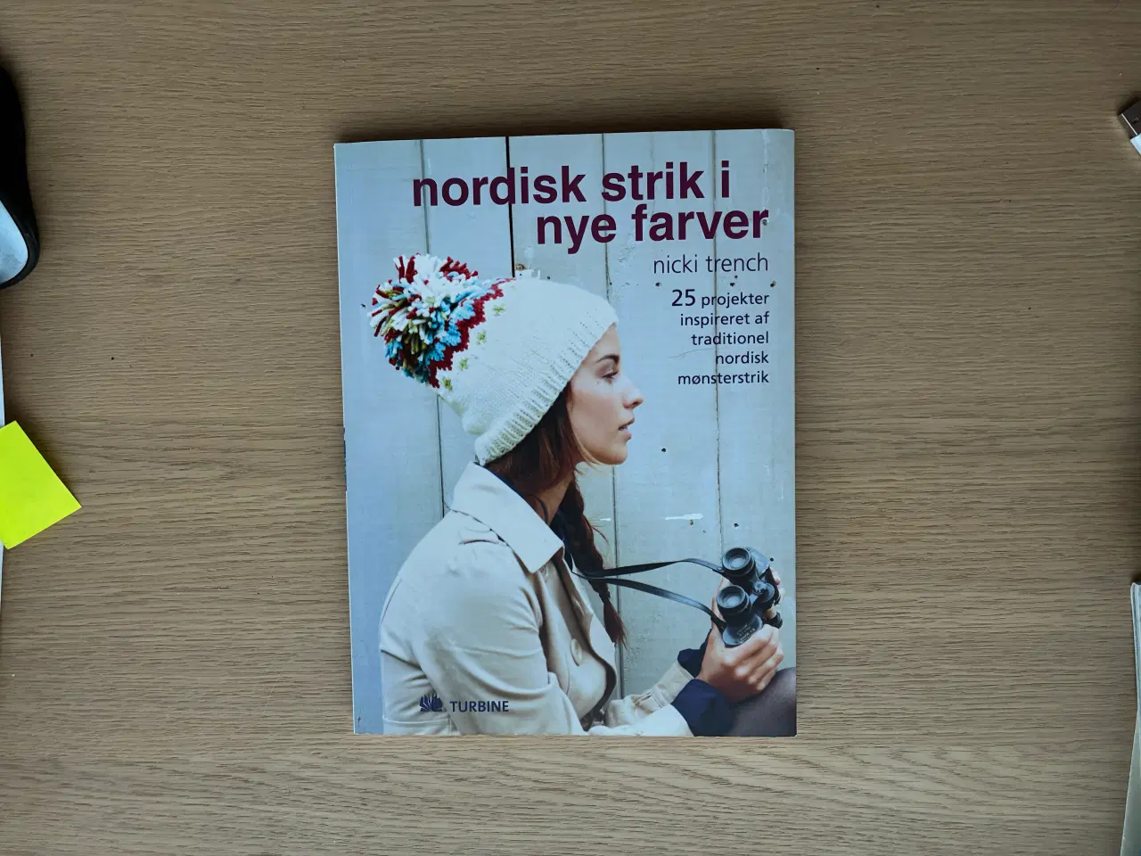 Billede 1 - nordisk strik i nye farver 