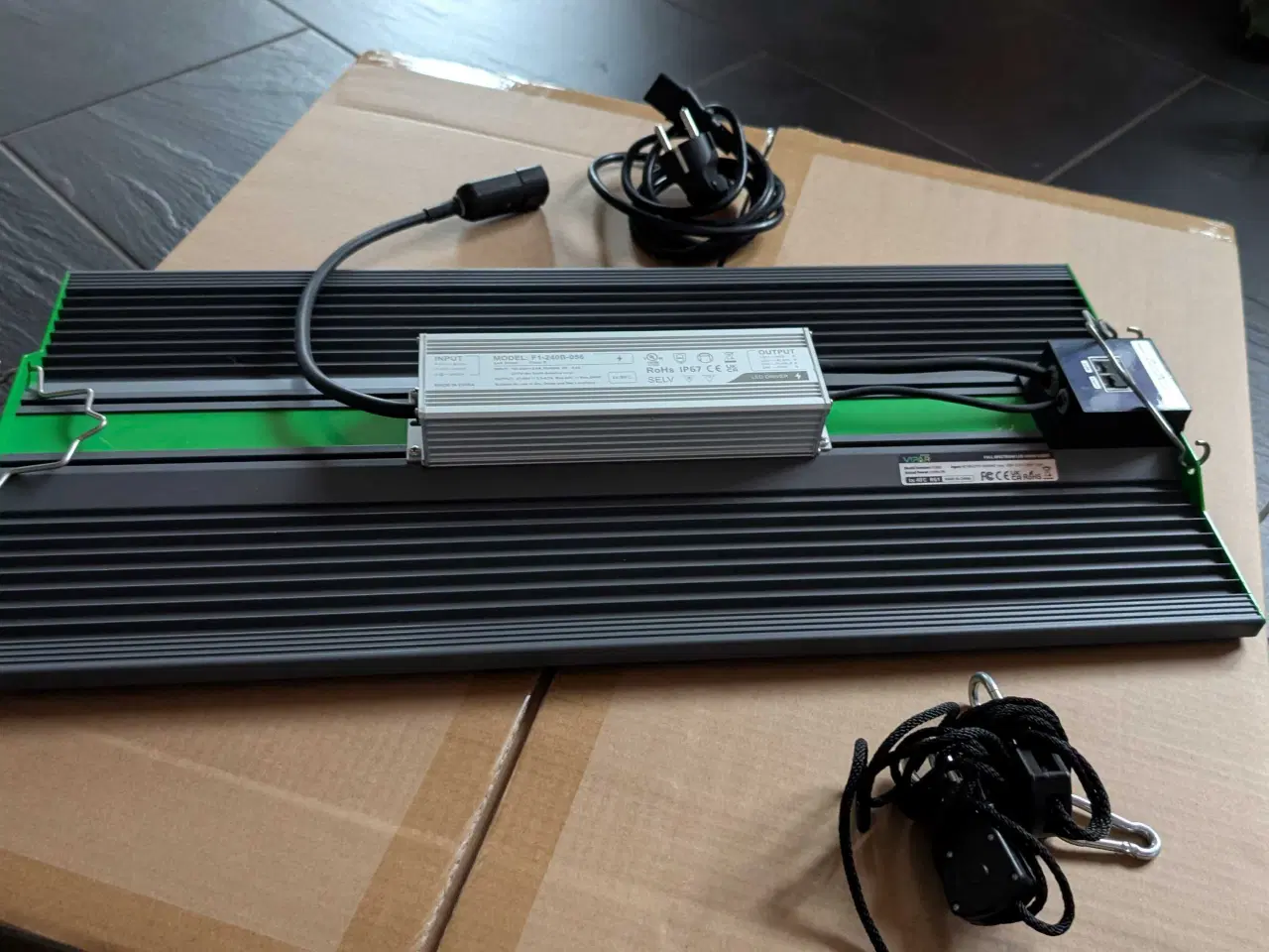 Billede 1 - LED lampe til plantevækst