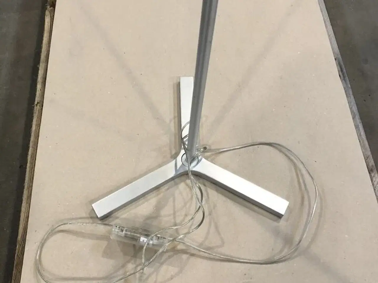 Billede 3 - 4 stk Marset Standerlamper Hvid/alustel (MOMSFRI)