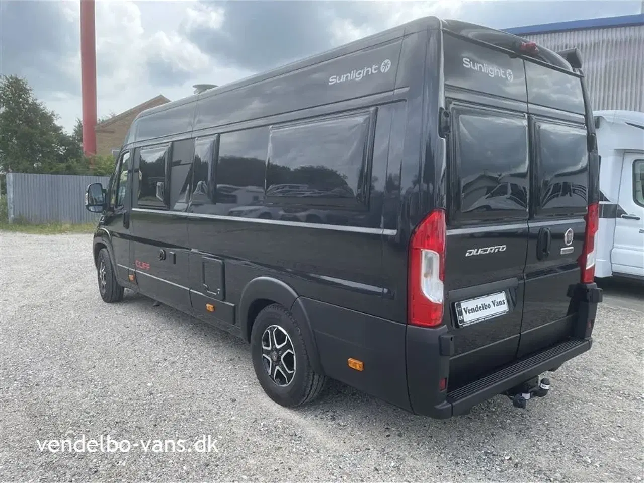 Billede 2 - 2022 - SunLight Cliff 640 Adventure Edition   Let kørt Van model med enkeltsenge og 9 trins automatgear
