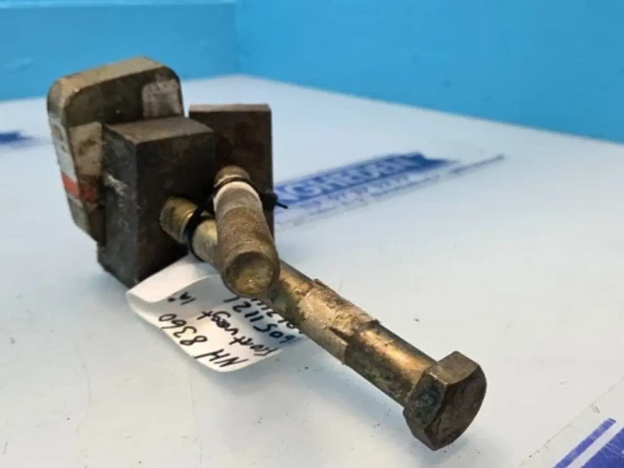 Billede 9 - New Holland 8360 Frontvægt Lås 16051121