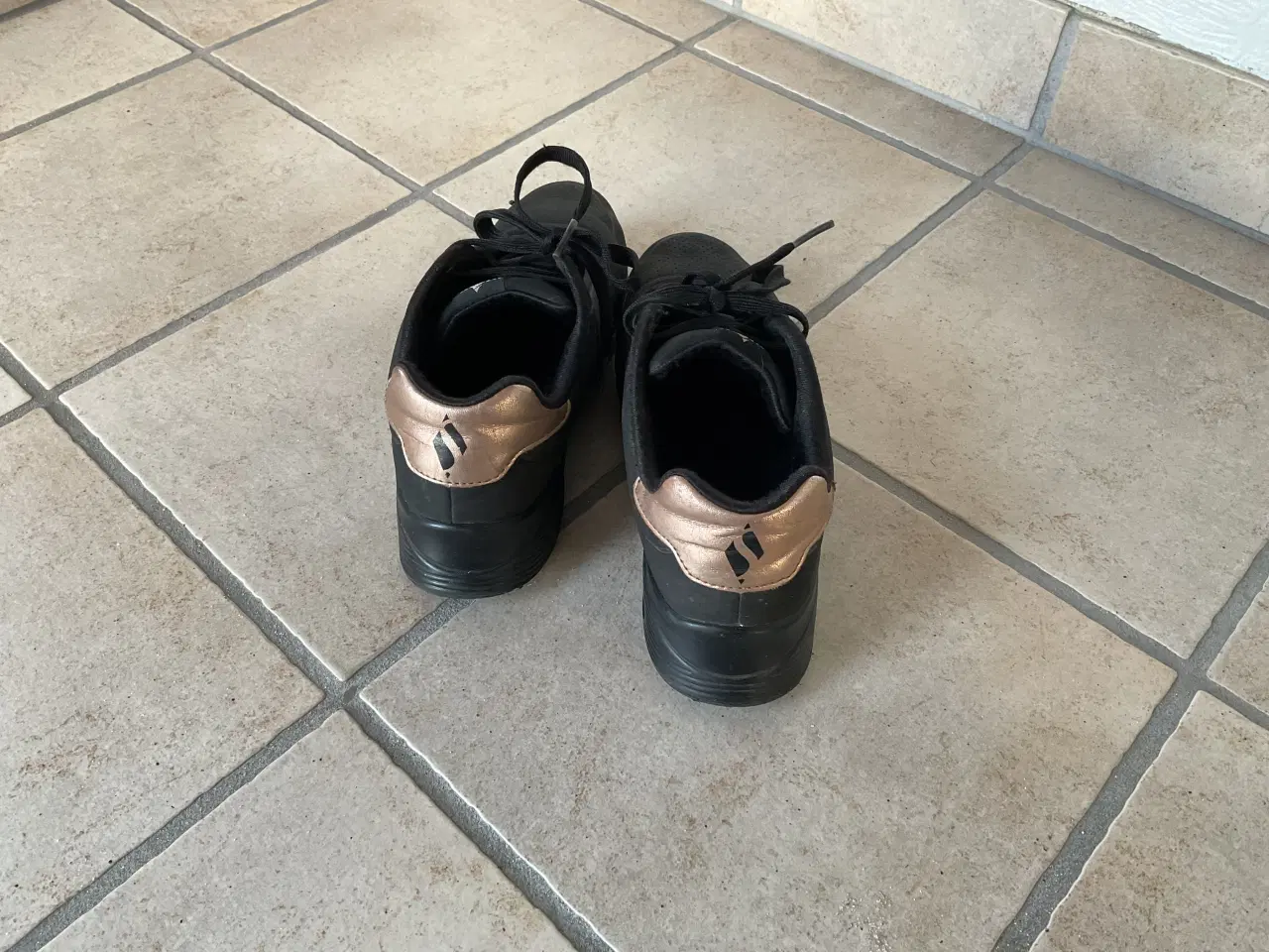 Billede 4 - Sketchers Air-Cooled Memory Foam. Pige str 36