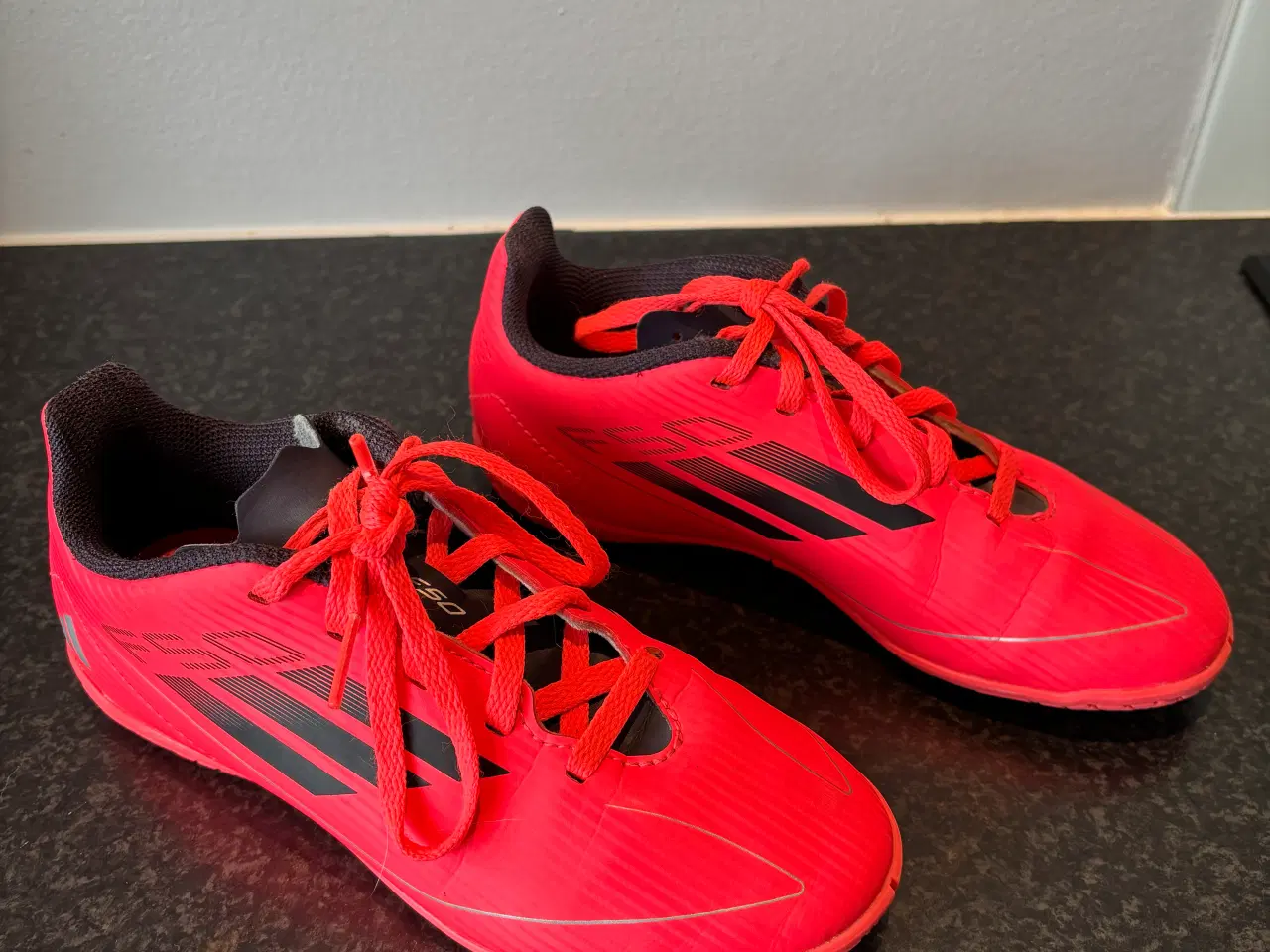 Billede 1 - Adidas F50 indendørssko - str. 33