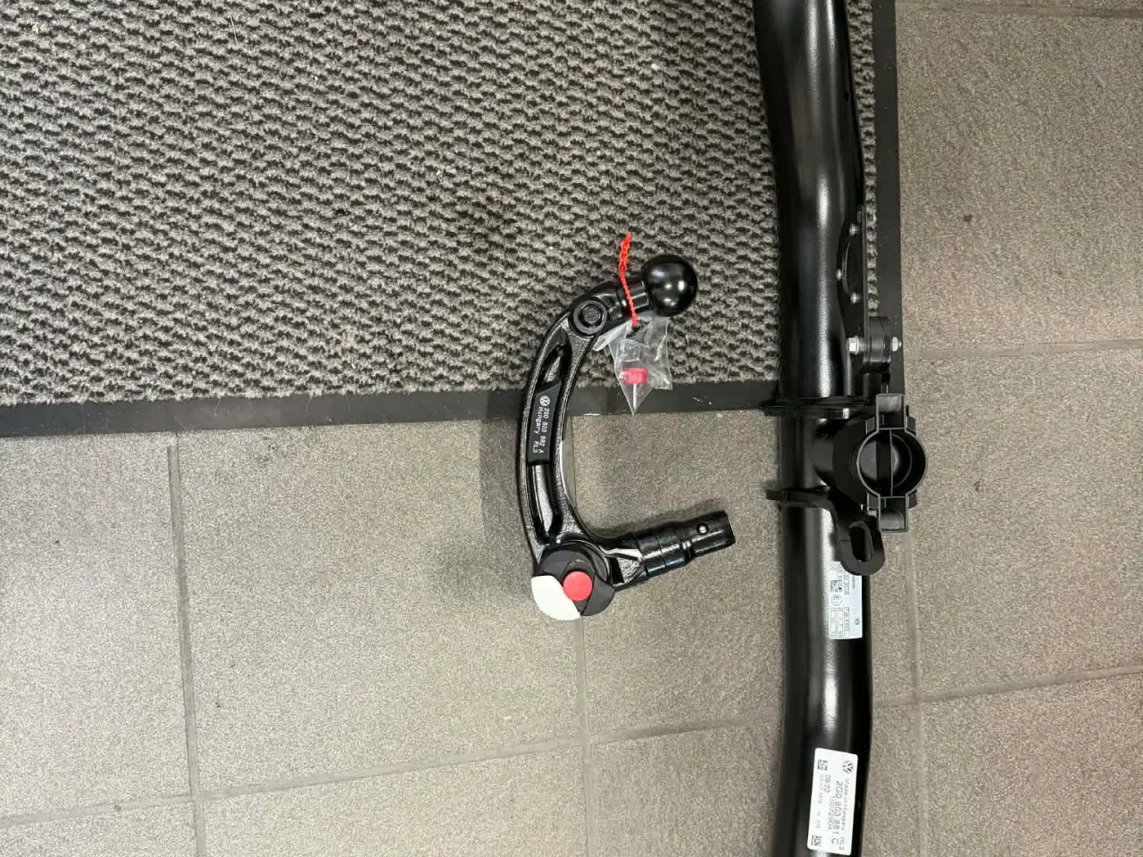 Billede 1 - VW Polo VI, AW org. aftageligt anhængertræk