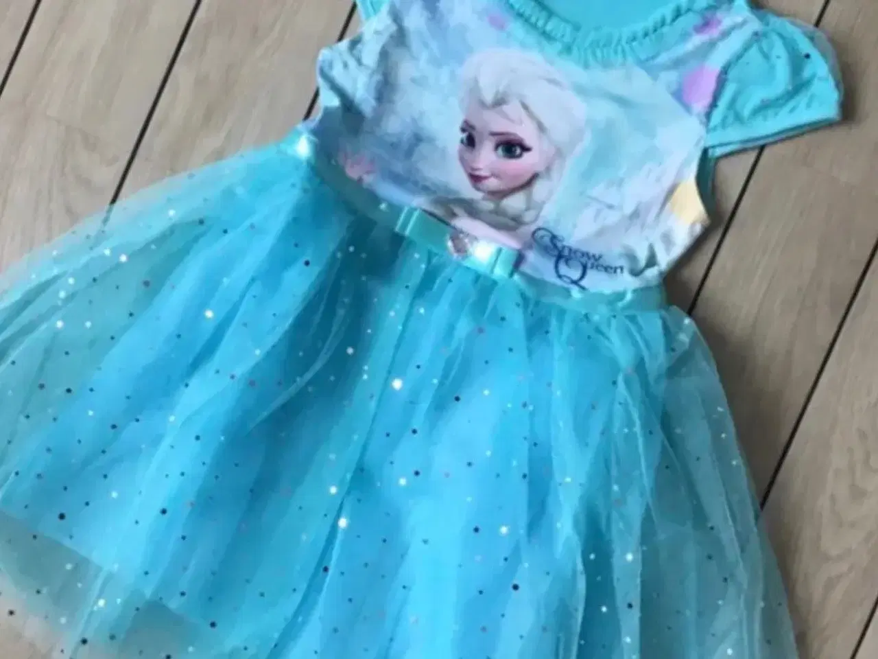 Billede 10 - Frost kjole str. 104 prinsessekjole med Elsa Frost
