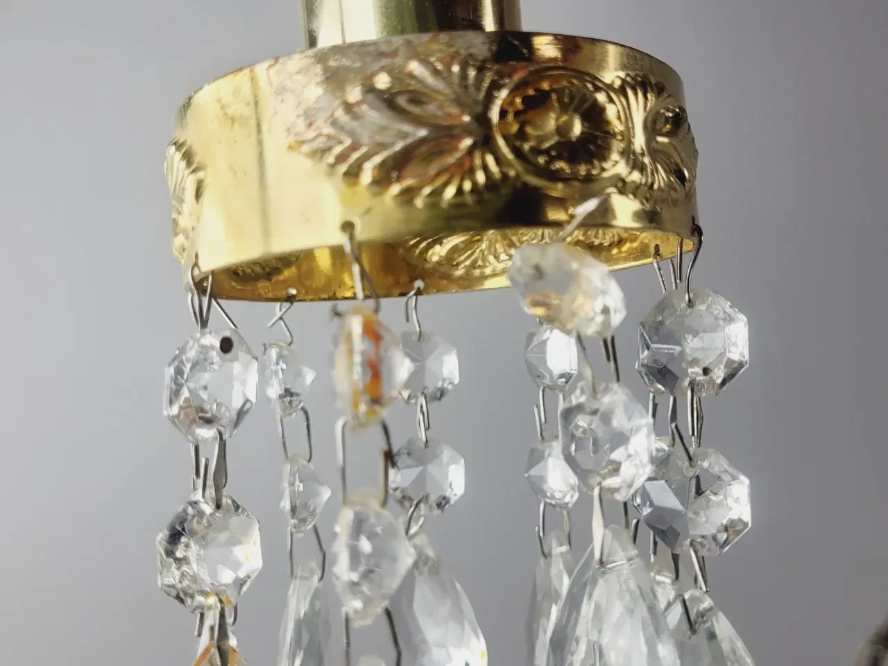 Billede 5 - 2 stk små pendler i messing med prismer