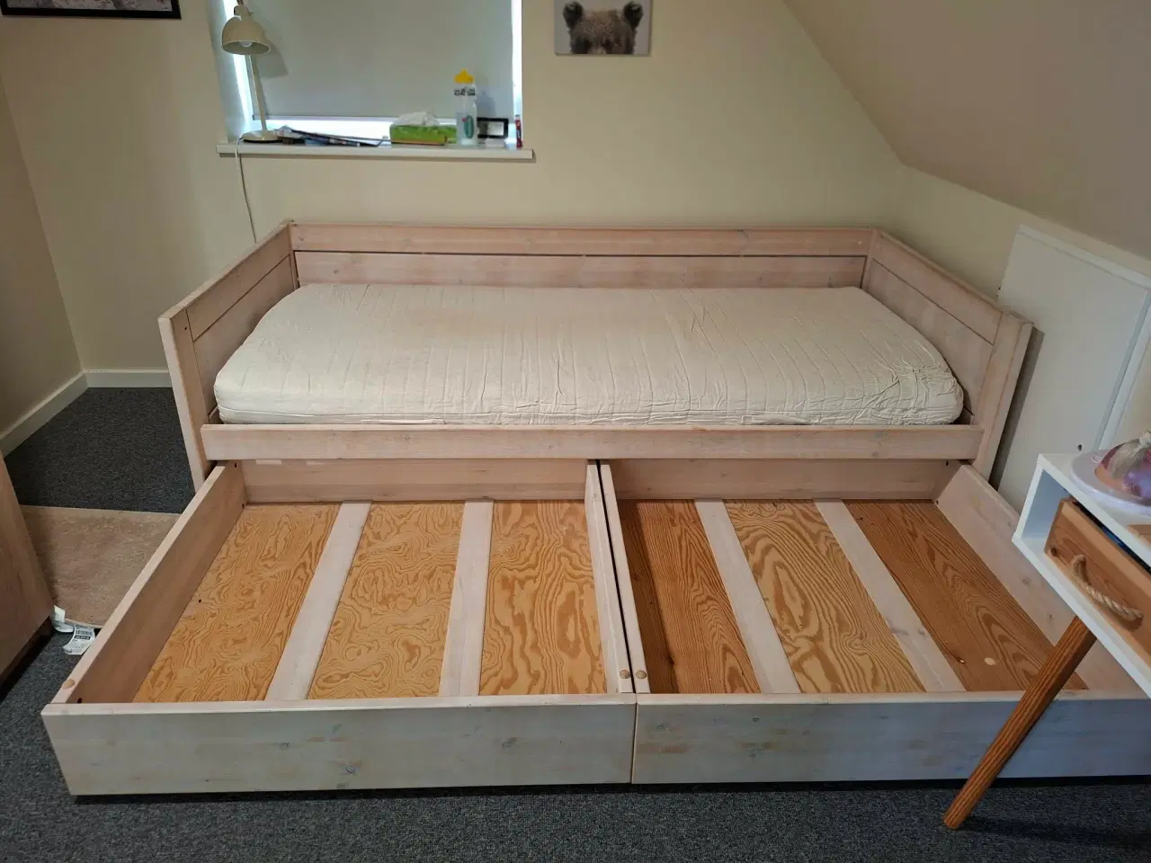 Billede 2 - Seng med 2 skuffer og sengehest