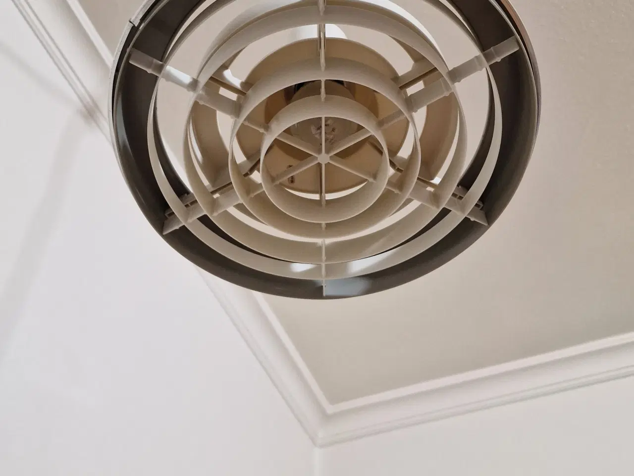 Billede 6 - Fed Space-Age pendel i plast fra 1970'erne.