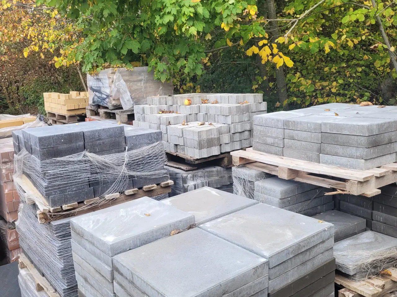 Billede 4 - Betonfliser, vandrende og kantsten