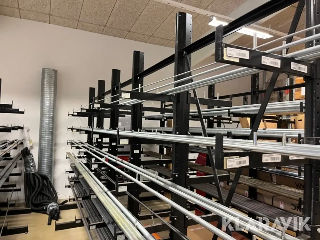 Billede 6 - Grenreol en række