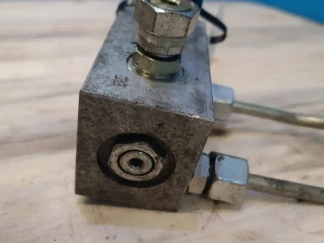 Billede 6 - New Holland 760CG 35Ft Hydraulikventil 84166945