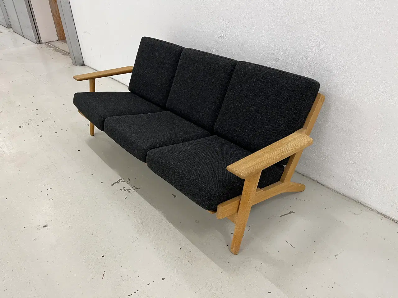 Billede 5 - Hans J Wegner Ge-290/3 mørkegrå Hallingdal uld.