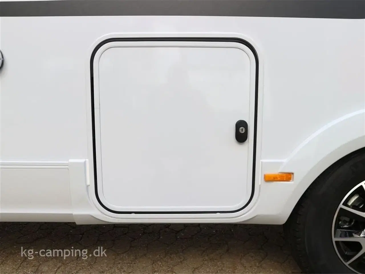 Billede 5 - 2024 - Adria Matrix Axess M670 SL   Nu nedsat med kr.72.709 | Enkeltsenge og sænkeseng i forenden.