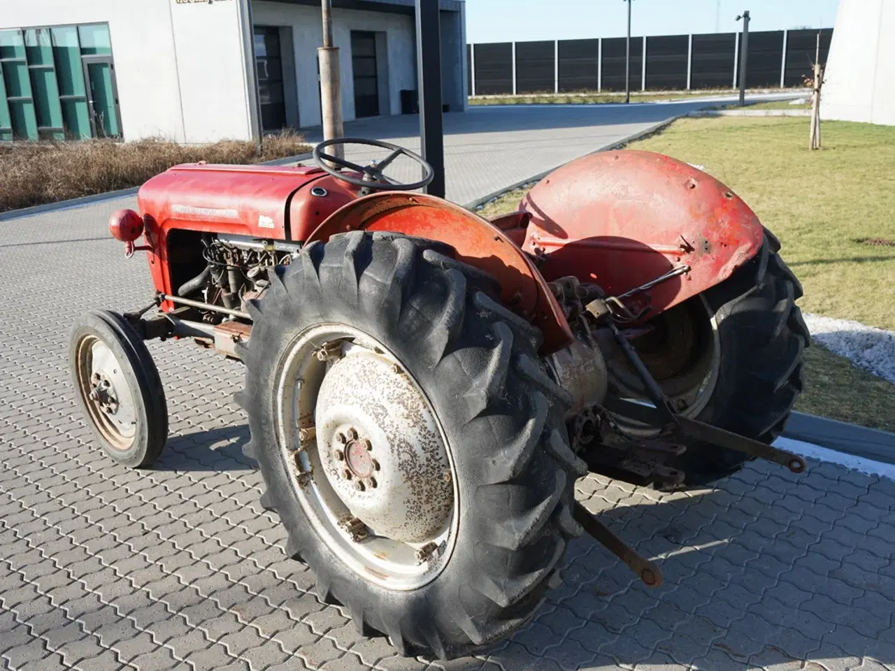 Billede 3 - Massey Ferguson MF-35 – Benzintraktor på auktion