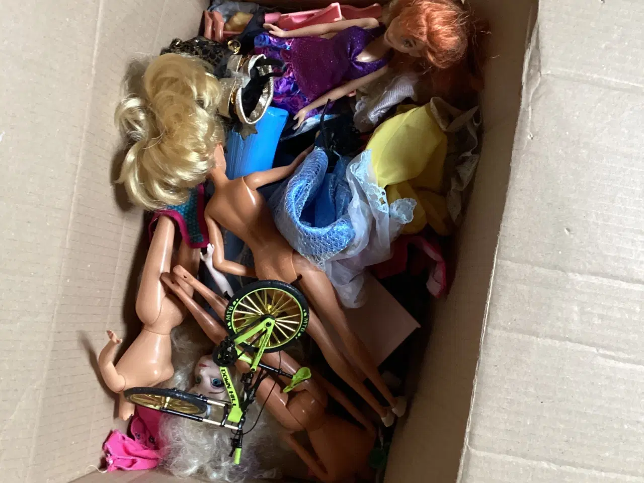 Billede 4 - Barbiedukker med hus